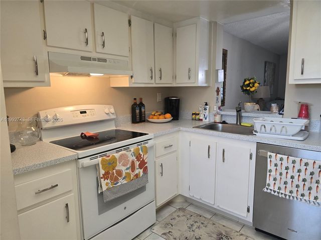 7664 NW 18th St 204, Margate, FL 33063