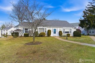 412 Oxford Lane C, Monroe, NJ 08831