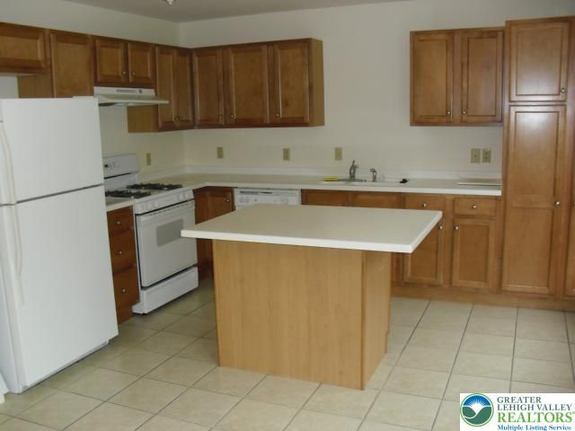 1600 GREYSTONE Circle, Alburtis Boro, PA 18011