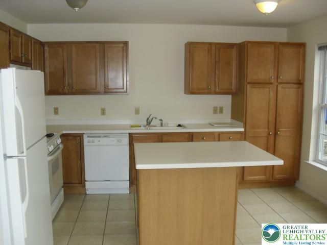 1600 GREYSTONE Circle, Alburtis Boro, PA 18011