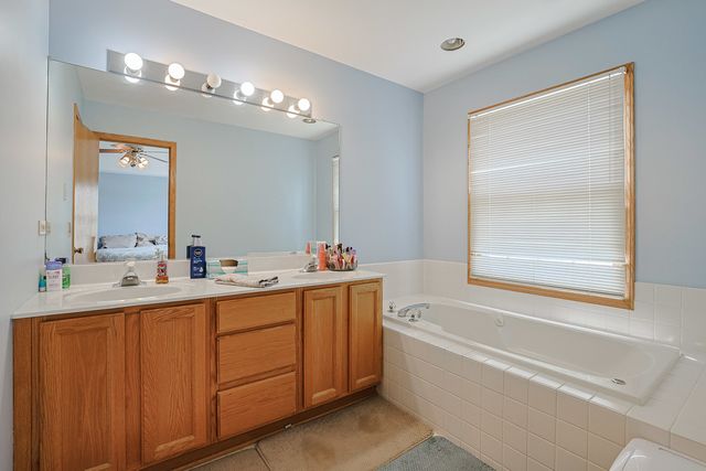 11194 Algonquin Road 11194, Huntley, IL 60142