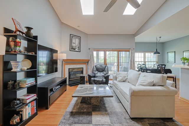 11194 Algonquin Road 11194, Huntley, IL 60142