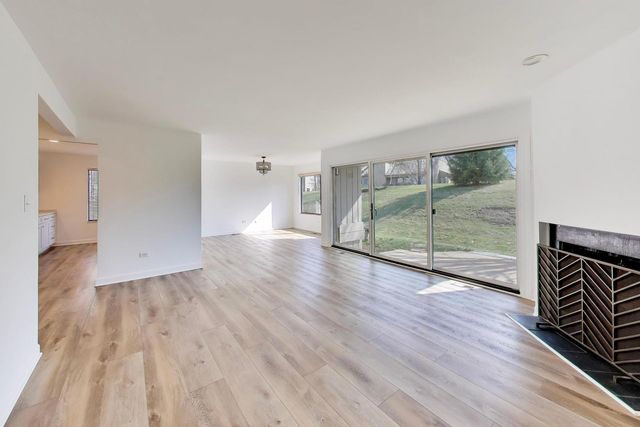 83c Thornhill Lane c, Lake Barrington, IL 60010