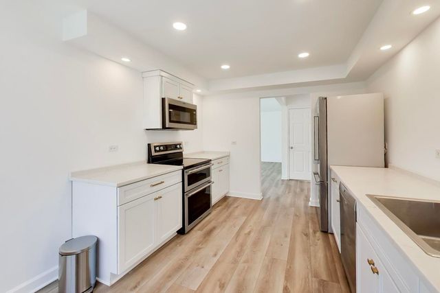 83c Thornhill Lane c, Lake Barrington, IL 60010