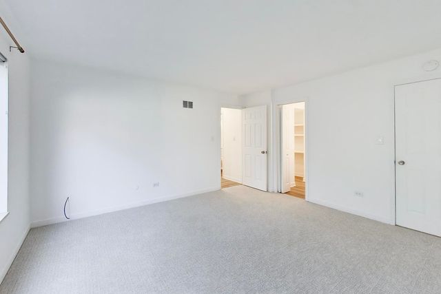 83c Thornhill Lane c, Lake Barrington, IL 60010