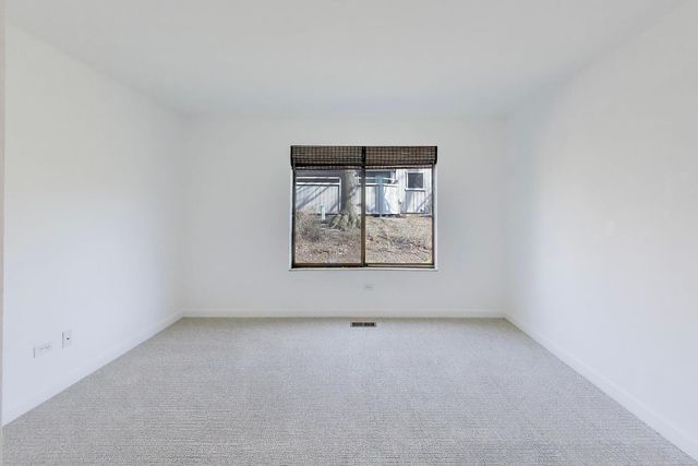 83c Thornhill Lane c, Lake Barrington, IL 60010