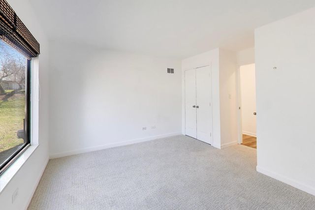 83c Thornhill Lane c, Lake Barrington, IL 60010