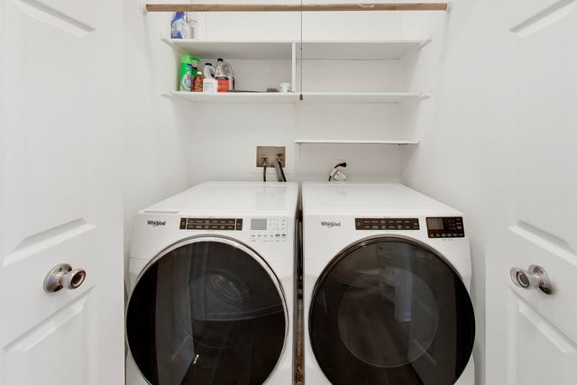 83c Thornhill Lane c, Lake Barrington, IL 60010