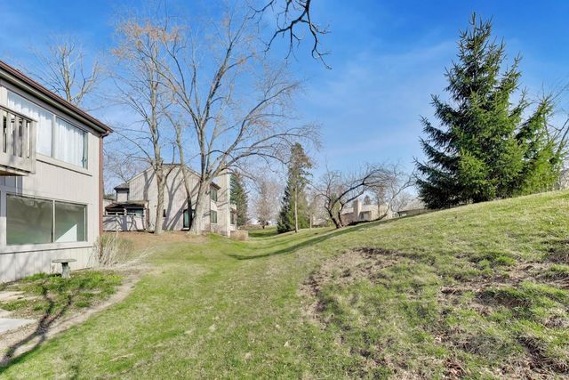 83c Thornhill Lane c, Lake Barrington, IL 60010