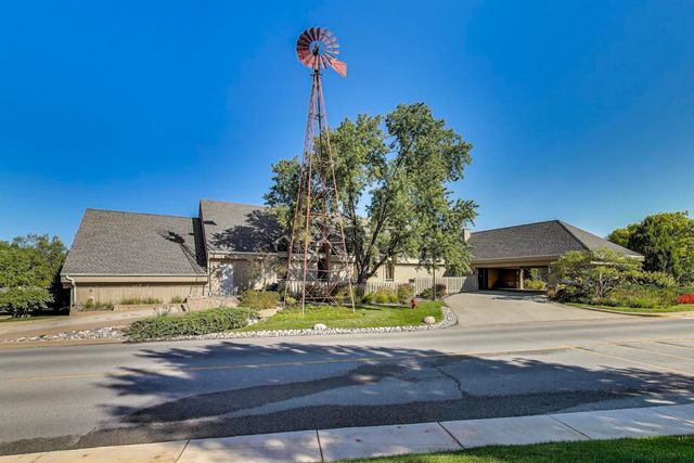 83c Thornhill Lane c, Lake Barrington, IL 60010