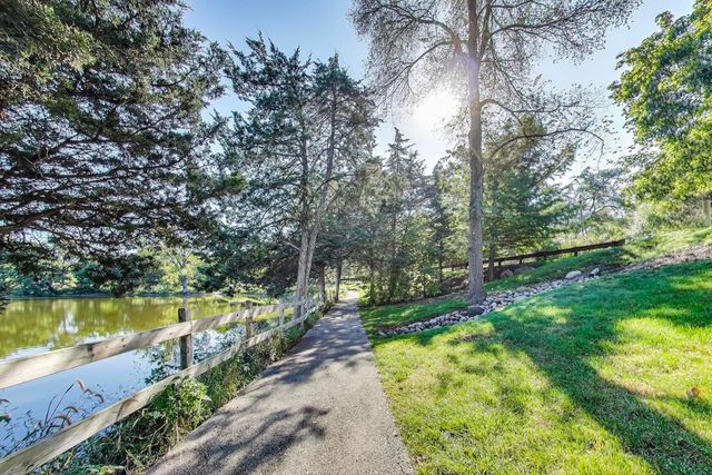 83c Thornhill Lane c, Lake Barrington, IL 60010