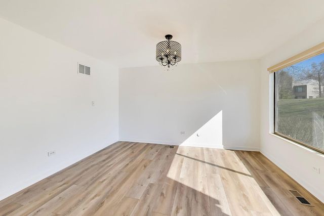 83c Thornhill Lane c, Lake Barrington, IL 60010