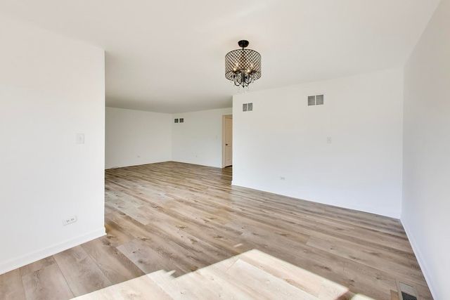 83c Thornhill Lane c, Lake Barrington, IL 60010