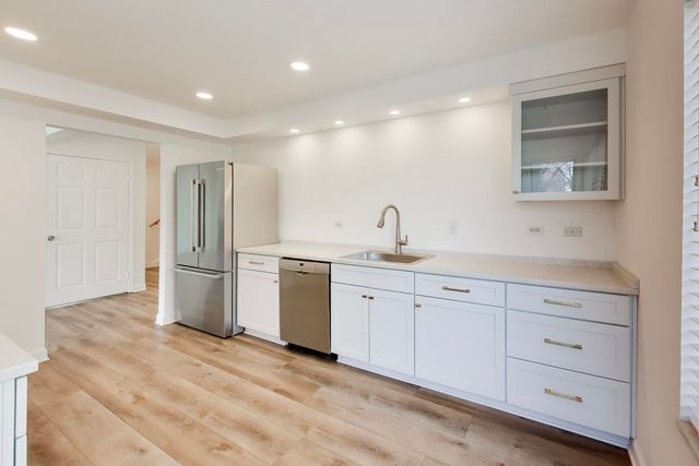 83c Thornhill Lane c, Lake Barrington, IL 60010