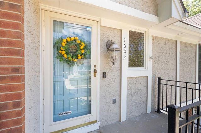 1602 NW Weatherstone Lane, Blue Springs, MO 64015