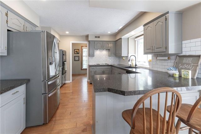 1602 NW Weatherstone Lane, Blue Springs, MO 64015