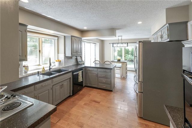 1602 NW Weatherstone Lane, Blue Springs, MO 64015