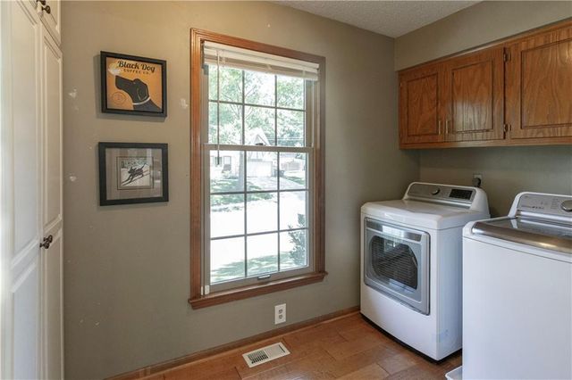 1602 NW Weatherstone Lane, Blue Springs, MO 64015