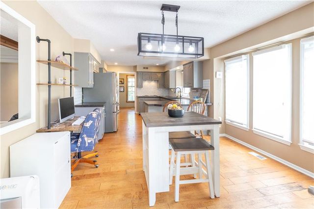 1602 NW Weatherstone Lane, Blue Springs, MO 64015