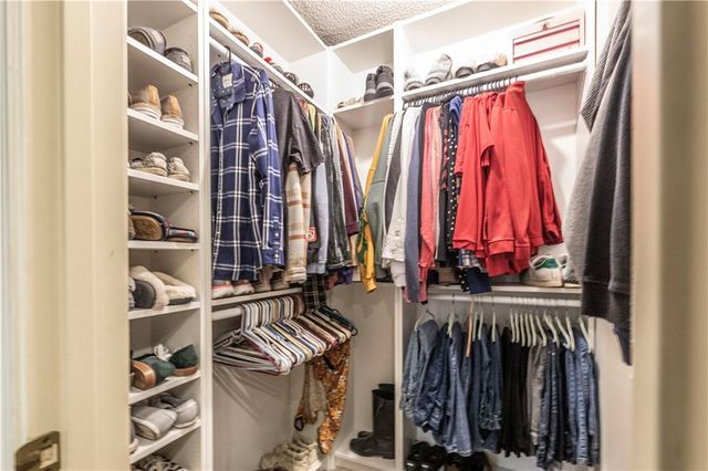 1602 NW Weatherstone Lane, Blue Springs, MO 64015