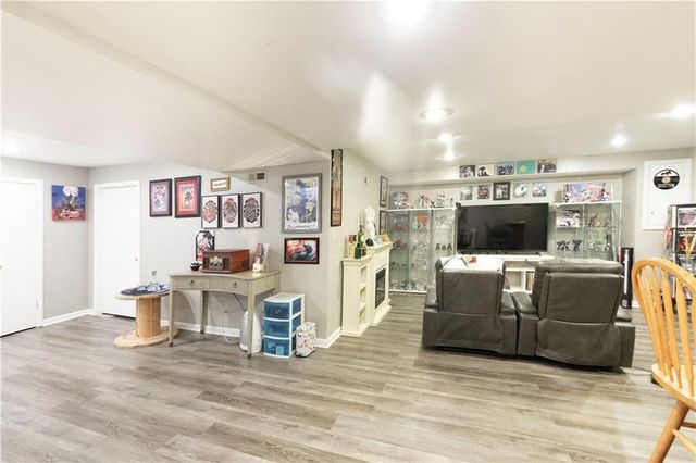 1602 NW Weatherstone Lane, Blue Springs, MO 64015