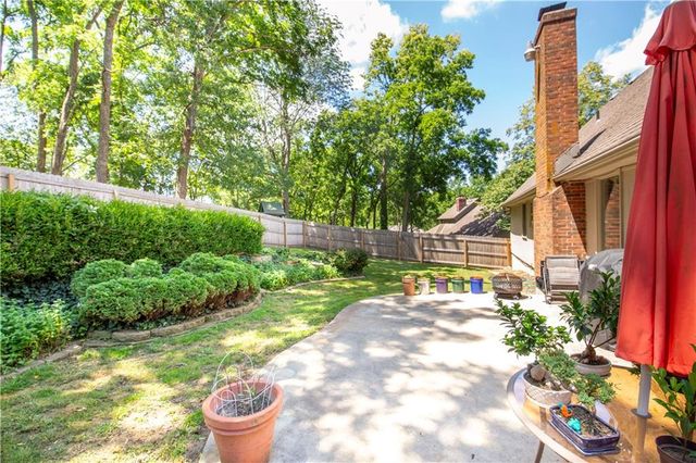 1602 NW Weatherstone Lane, Blue Springs, MO 64015