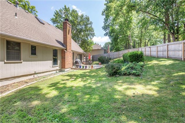 1602 NW Weatherstone Lane, Blue Springs, MO 64015