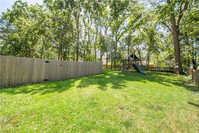 1602 NW Weatherstone Lane, Blue Springs, MO 64015