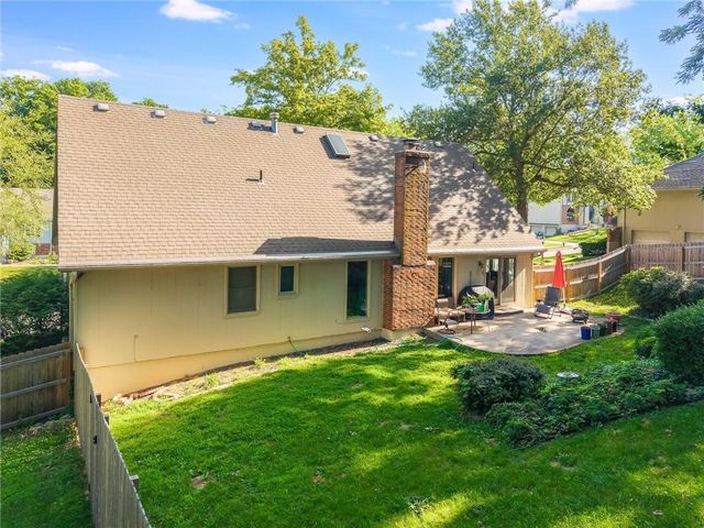 1602 NW Weatherstone Lane, Blue Springs, MO 64015