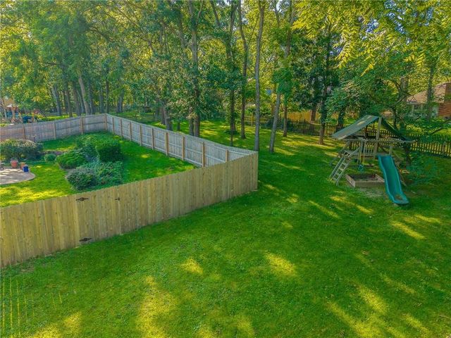 1602 NW Weatherstone Lane, Blue Springs, MO 64015