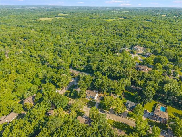 1602 NW Weatherstone Lane, Blue Springs, MO 64015