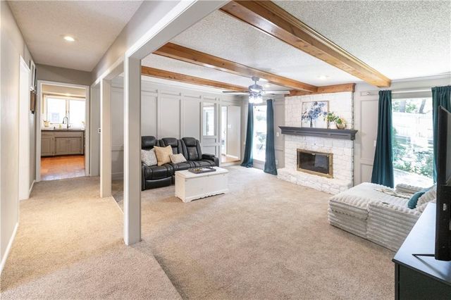 1602 NW Weatherstone Lane, Blue Springs, MO 64015