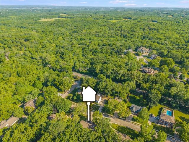 1602 NW Weatherstone Lane, Blue Springs, MO 64015