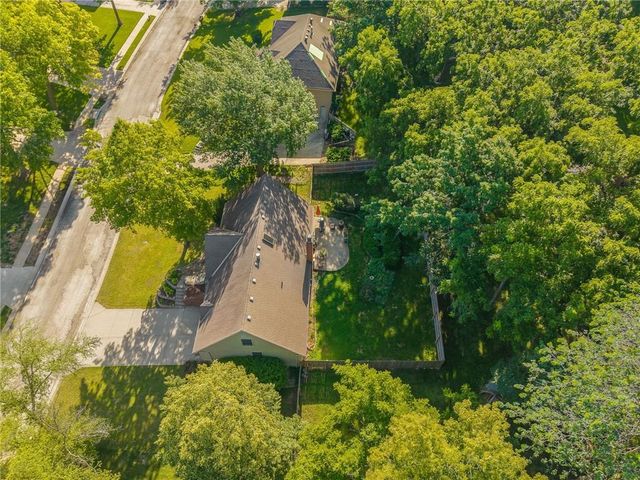 1602 NW Weatherstone Lane, Blue Springs, MO 64015