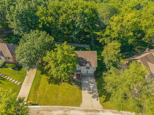 1602 NW Weatherstone Lane, Blue Springs, MO 64015