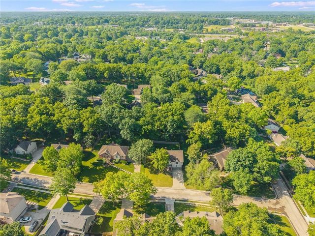 1602 NW Weatherstone Lane, Blue Springs, MO 64015