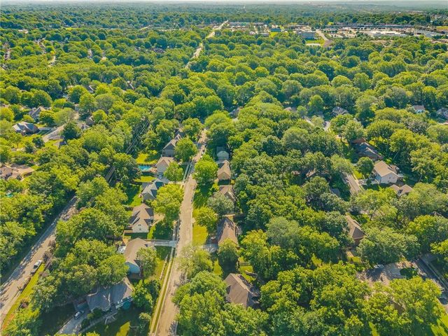 1602 NW Weatherstone Lane, Blue Springs, MO 64015