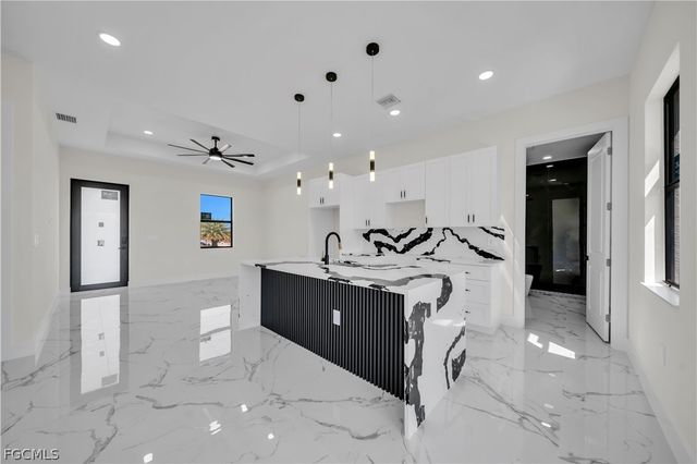 2715 59th ST W, Lehigh Acres, FL 33971