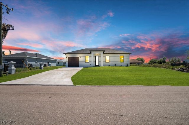 2715 59th ST W, Lehigh Acres, FL 33971