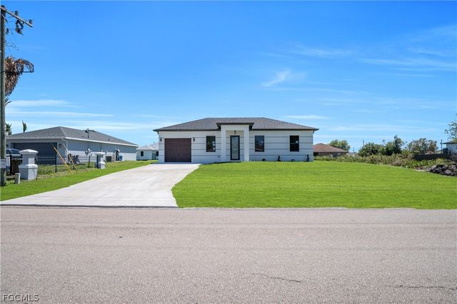 2715 59th ST W, Lehigh Acres, FL 33971