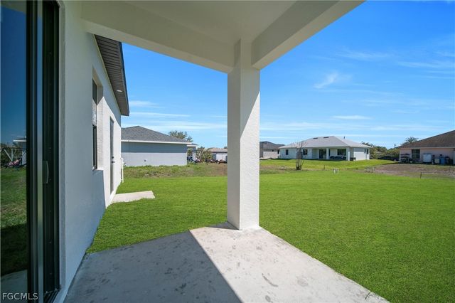 2715 59th ST W, Lehigh Acres, FL 33971