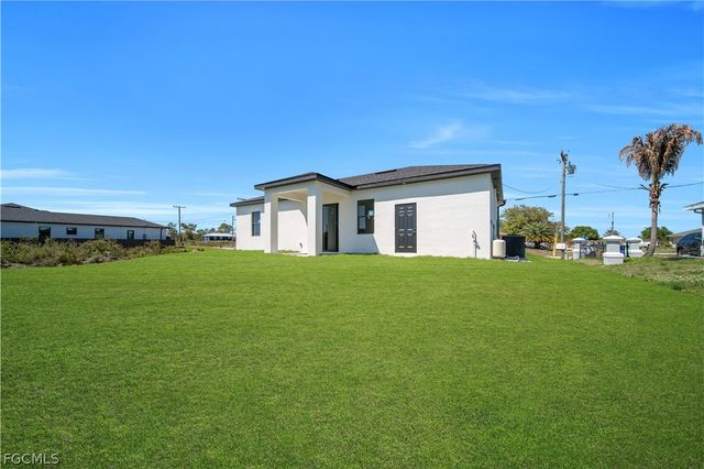 2715 59th ST W, Lehigh Acres, FL 33971