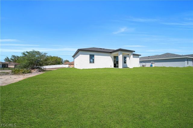 2715 59th ST W, Lehigh Acres, FL 33971