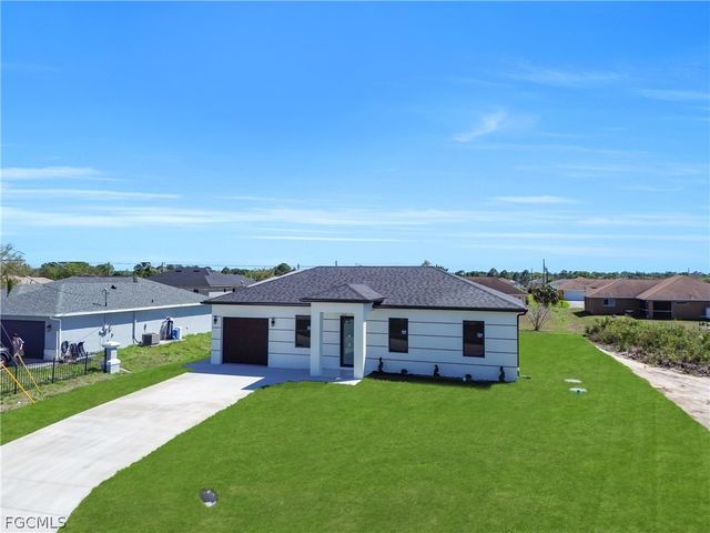 2715 59th ST W, Lehigh Acres, FL 33971