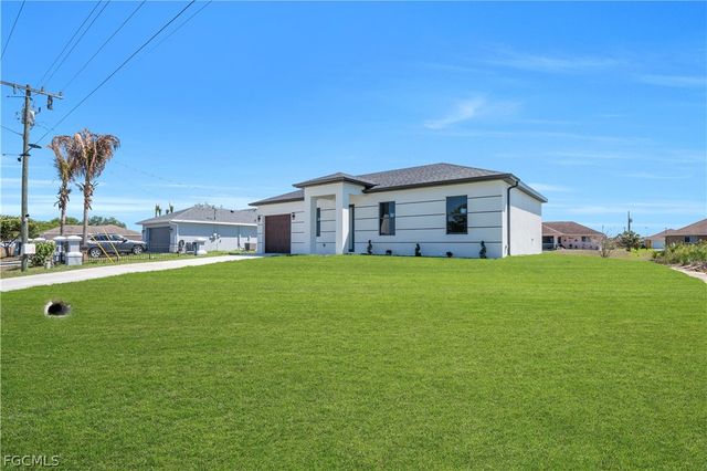 2715 59th ST W, Lehigh Acres, FL 33971