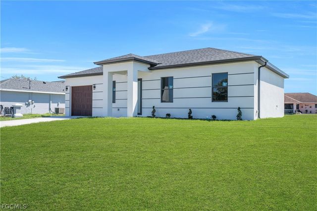 2715 59th ST W, Lehigh Acres, FL 33971