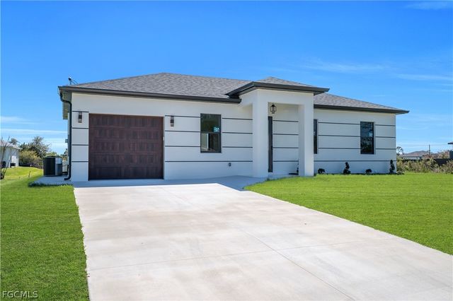 2715 59th ST W, Lehigh Acres, FL 33971