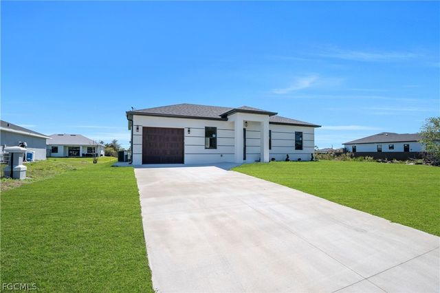 2715 59th ST W, Lehigh Acres, FL 33971