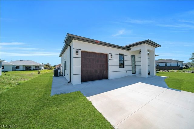 2715 59th ST W, Lehigh Acres, FL 33971