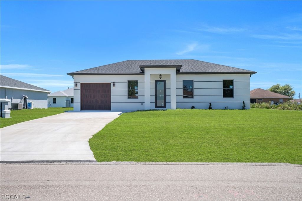 2715 59th ST W, Lehigh Acres, FL 33971